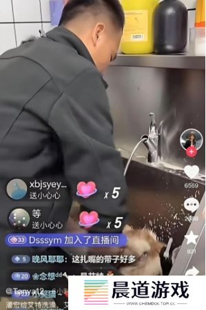 訓狗一哥潘宏又出事，要求主人簽“天價合同”，網友：這波站潘宏